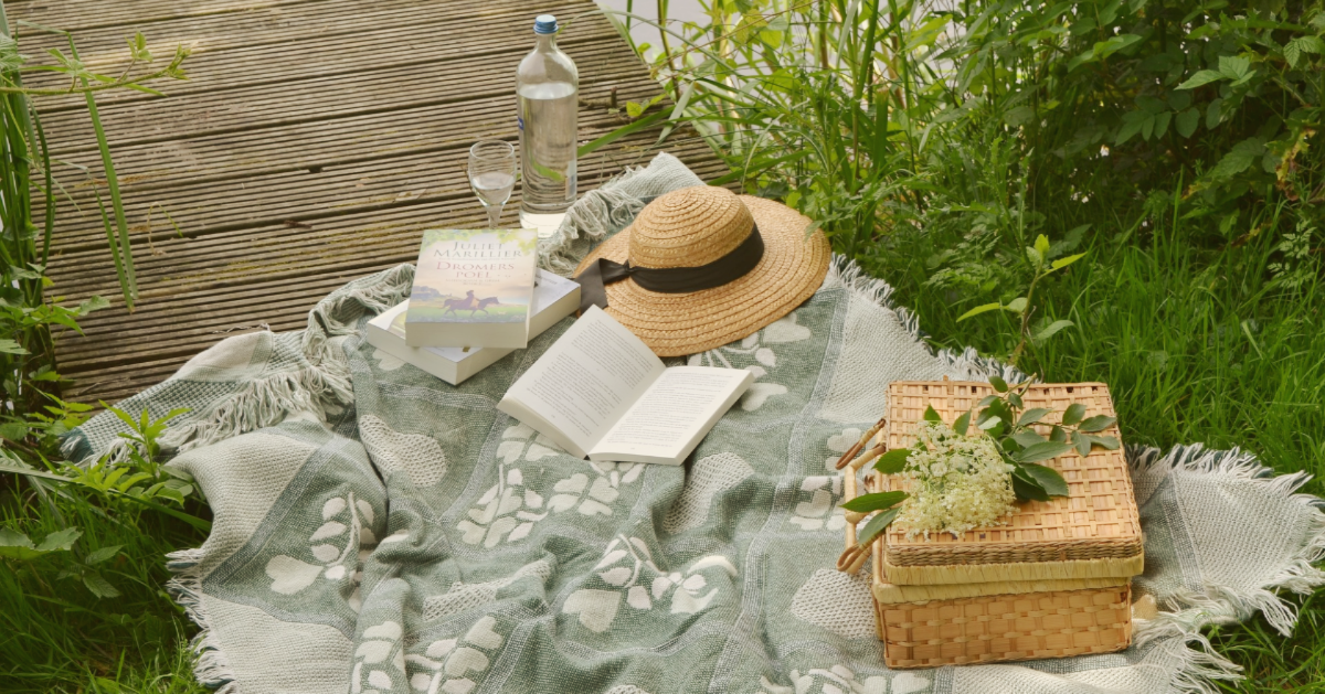Picnic by the lake